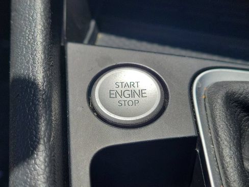 Used 2025 Volkswagen Jetta SE FWD image 26