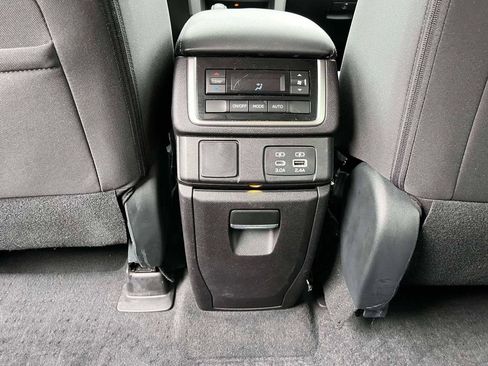 Used 2023 Subaru Ascent Premium w/ Convenience Package AWD/4WD image 4