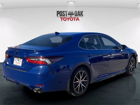 Used 2024 Toyota Camry SE image 7