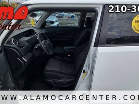 Used 2014 Scion xB FWD image 29