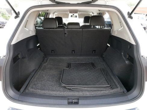 Used 2020 Volkswagen Tiguan SE AWD/4WD image 18