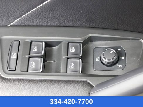 Certified 2023 Volkswagen Tiguan SE w/ Panoramic Sunroof Package image 17