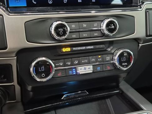 Used 2022 Ford F350 Platinum w/ Tremor Off-Road Package image 32