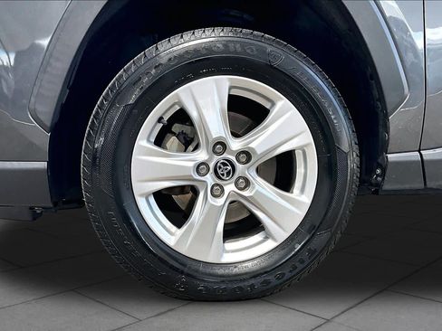 Used 2020 Toyota RAV4 XLE AWD/4WD image 11