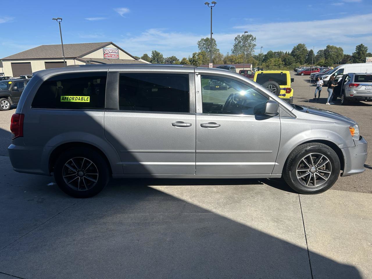 Used 2016 Dodge Grand Caravan SXT FWD image 4