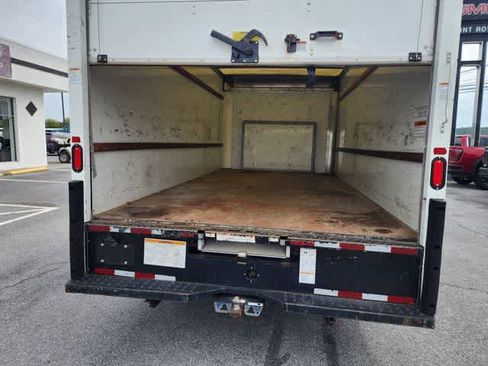 Used 2018 Ford E-350 and Econoline 350 Super Duty image 36