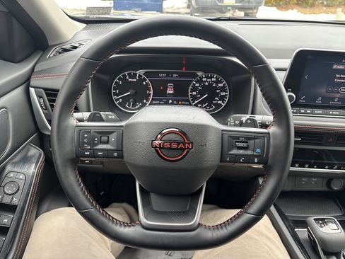 Used 2025 Nissan Rogue SV image 18