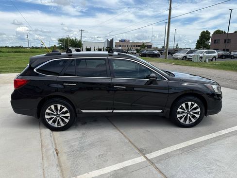 Used 2018 Subaru Outback 2.5i Touring AWD/4WD image 8