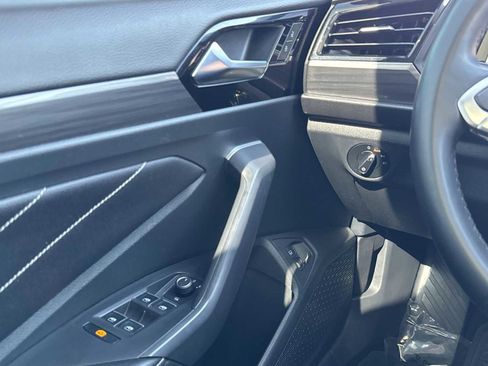 Used 2023 Volkswagen Jetta SEL image 18