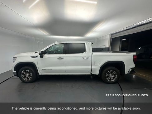 Used 2025 GMC Sierra 1500 SLT image 2