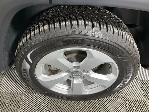 Used 2019 Jeep Compass Latitude w/ Popular Equipment Group image 8