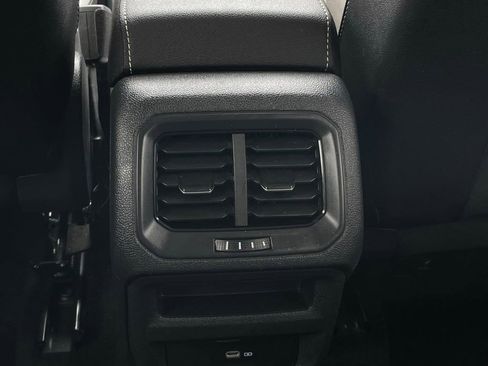 Used 2025 Volkswagen Taos SE FWD image 25