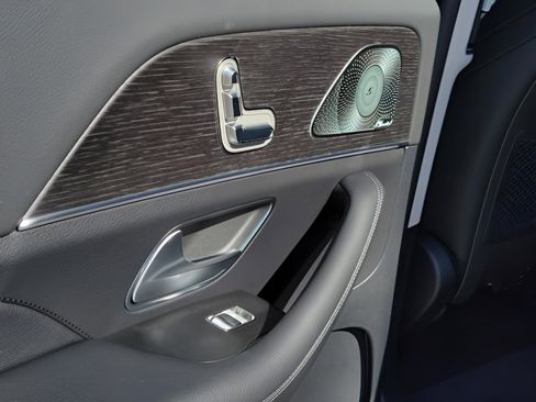 Certified 2026 Mercedes-Benz GLS 450 4MATIC image 9