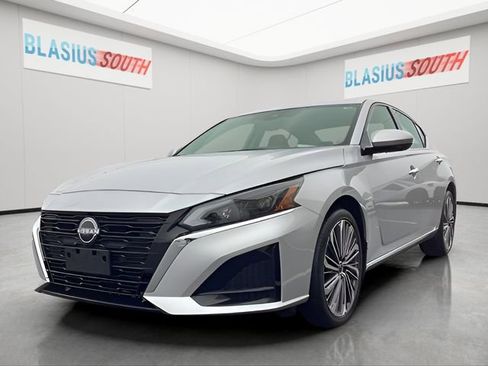 Used 2023 Nissan Altima 2.5 SL AWD/4WD image 7