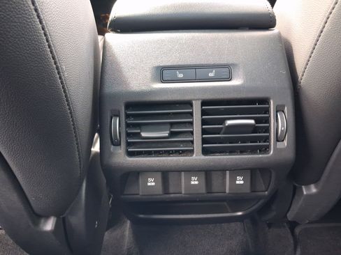 Used 2019 Jaguar E-PACE SE image 28