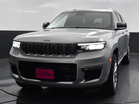 Used 2021 Jeep Grand Cherokee L Summit w/ Luxury Tech Group V image 17