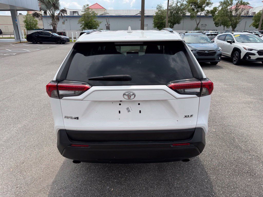 Used 2022 Toyota RAV4 XLE w/ Convenience Package FWD image 6