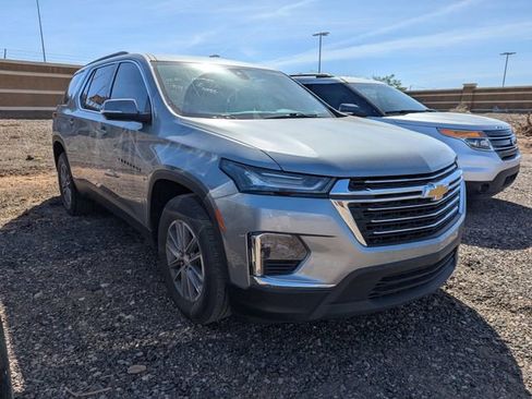 Used 2023 Chevrolet Traverse LT image 3