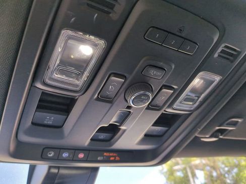 Used 2022 Chevrolet Suburban High Country AWD/4WD image 25