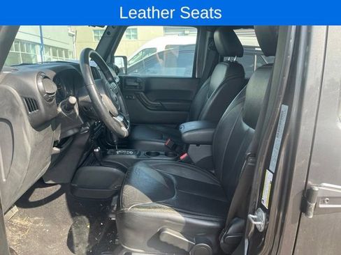 Used 2017 Jeep Wrangler Unlimited Sahara AWD/4WD image 7
