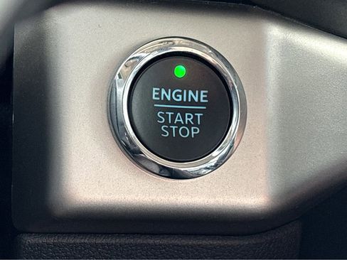 Used 2024 Ford Expedition Max XLT image 7