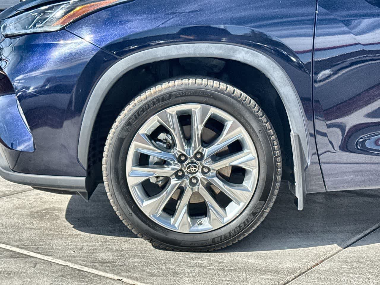 Used 2021 Toyota Highlander Limited AWD/4WD image 8