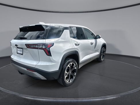 New 2026 Chevrolet Equinox LT w/ Convenience Package II AWD/4WD image 7