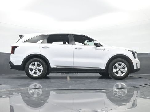 Used 2024 Kia Sorento LX image 60