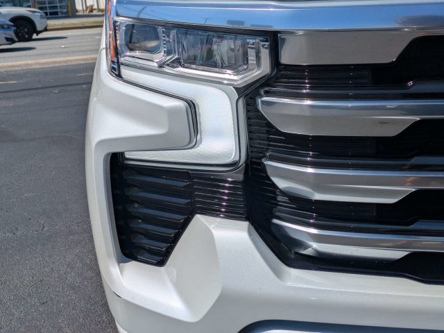 Used 2024 Chevrolet Silverado 1500 High Country w/ Technology Package AWD/4WD image 11