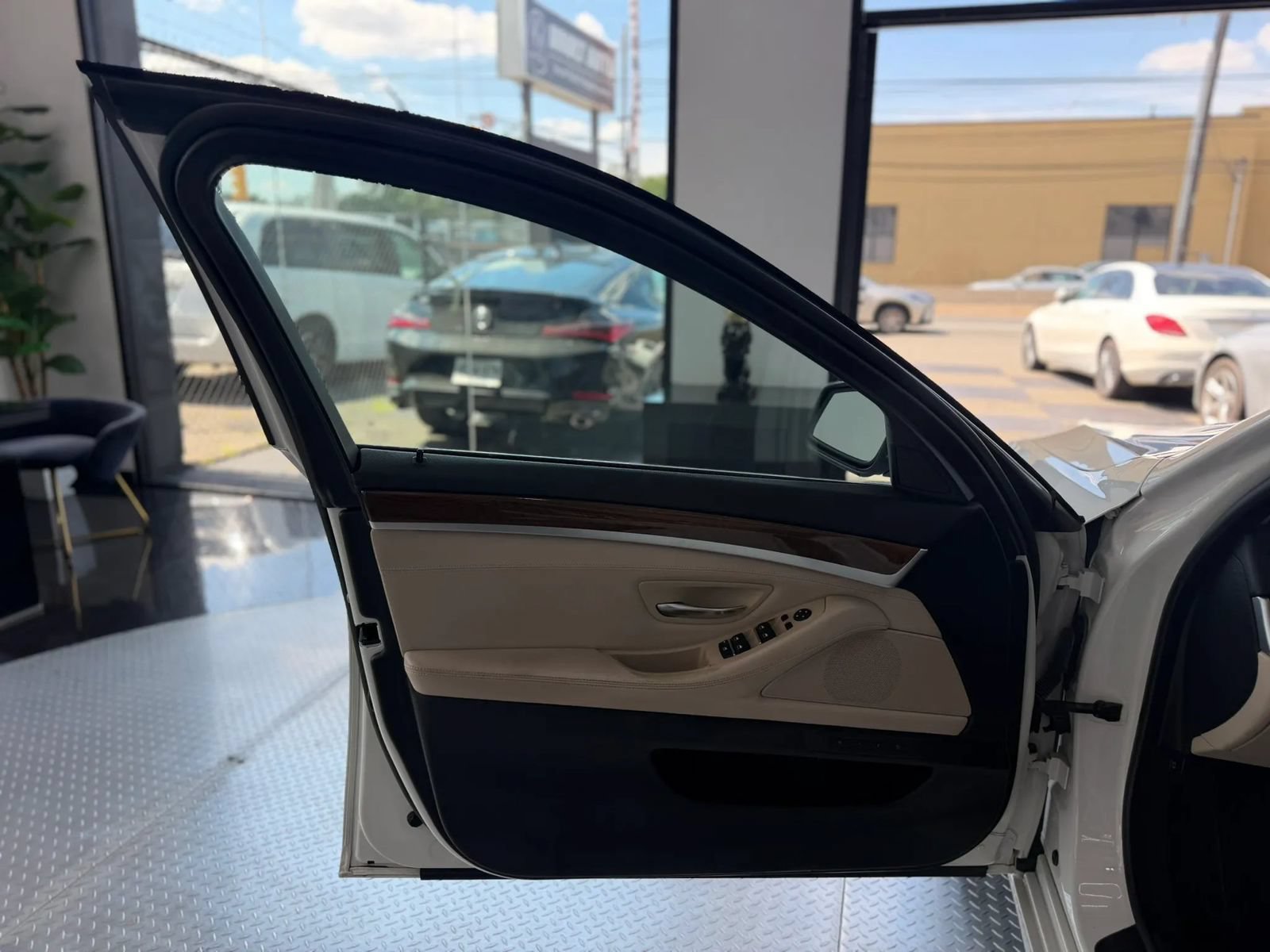 Used 2013 BMW 535i xDrive Sedan AWD/4WD image 6