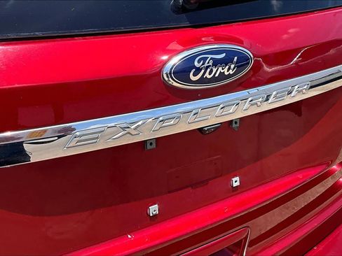 Used 2014 Ford Explorer XLT w/ Equipment Group 202A FWD image 29