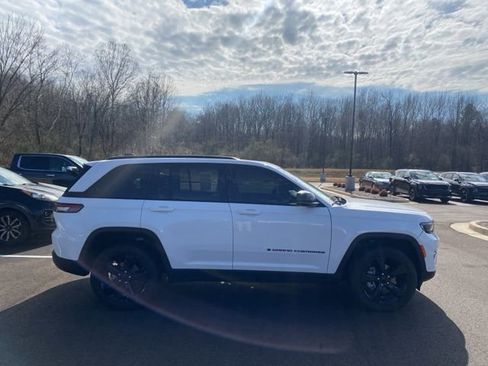 Used 2024 Jeep Grand Cherokee Limited w/ Luxury Tech Group II image 12