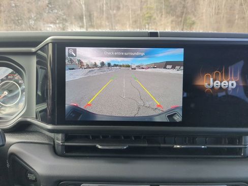 Used 2025 Jeep Gladiator Mojave w/ Convenience Group image 25