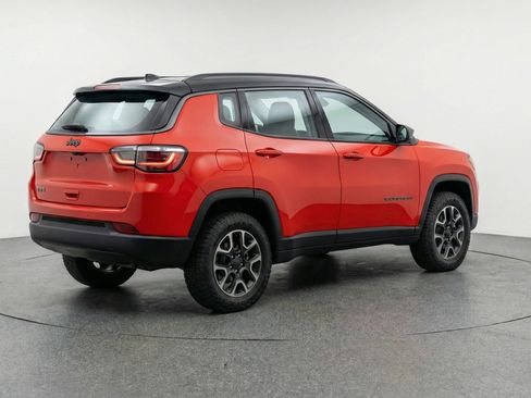 Used 2025 Jeep Compass Trailhawk image 9