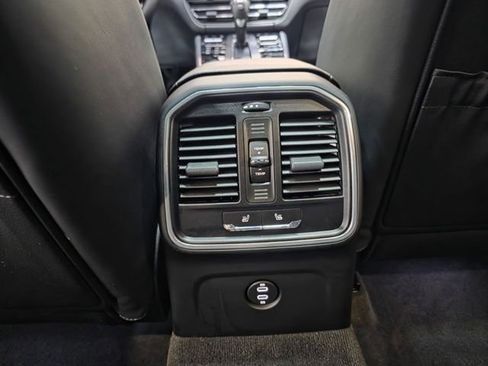 Used 2023 Porsche Macan AWD/4WD image 29