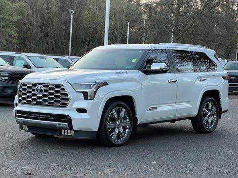 Used 2024 Toyota Sequoia Capstone image 2
