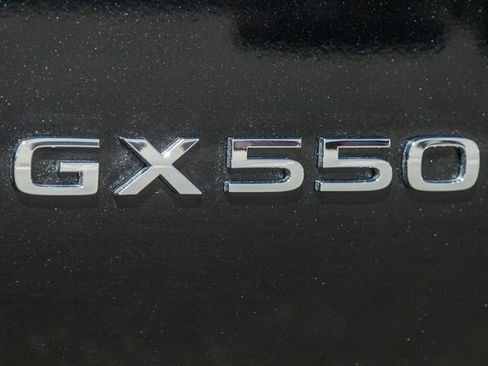 Used 2025 Lexus GX 550 w/ Accessory Package (2T) image 5