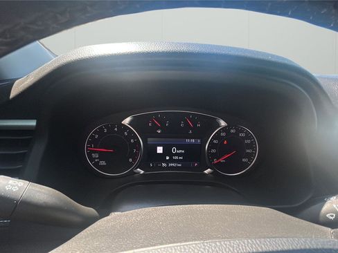 Used 2023 GMC Acadia SLT w/ Preferred Package FWD image 14