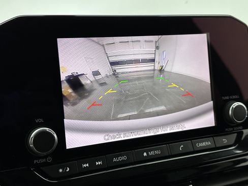 Used 2025 Nissan Pathfinder SV FWD image 19