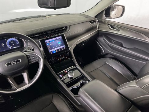 Used 2022 Jeep Grand Cherokee Limited image 20