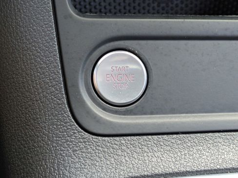 Used 2017 Volkswagen Tiguan S image 23