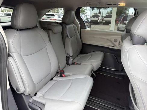 Certified 2024 Toyota Sienna XLE FWD image 18