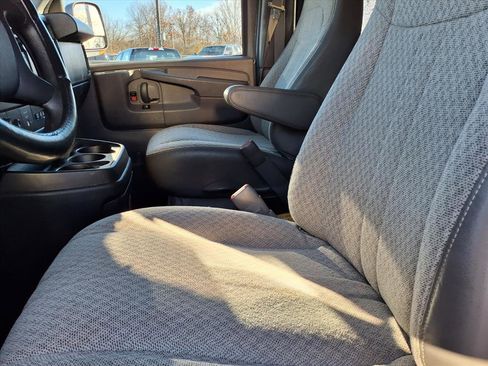 Used 2014 GMC Savana 2500 LT w/ LT Preferred Equipment Group image 3