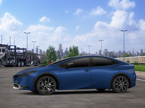 New 2026 Toyota Prius XLE FWD image 5