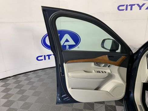 Used 2021 Volvo XC90 T6 Momentum image 14