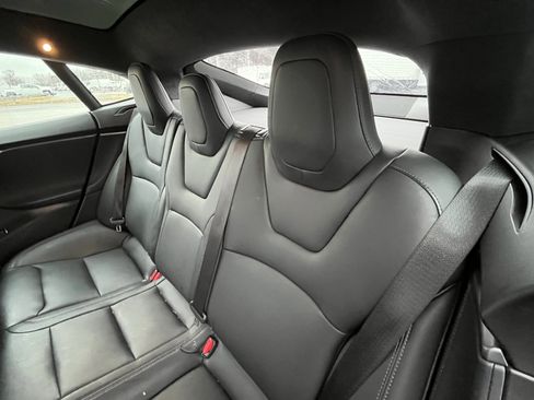 Used 2020 Tesla Model S Long Range Plus image 30