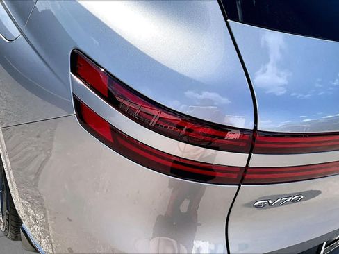 Used 2024 Genesis GV70 2.5T w/ Sport Prestige Package AWD/4WD image 31