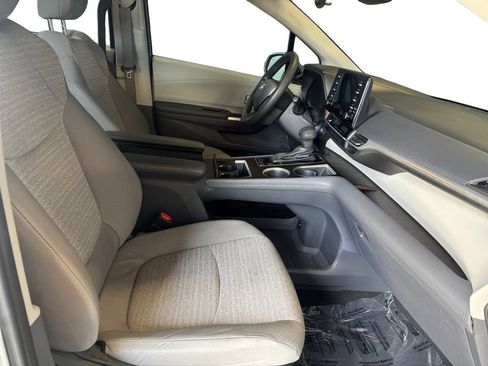 Used 2023 Toyota Sienna LE FWD image 15