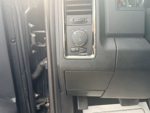 Used 2018 RAM 2500 Big Horn w/ Sport Appearance Group image 18