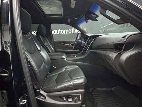 Used 2016 Cadillac Escalade ESV Platinum RWD image 38